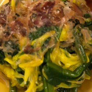 食用菊とほうれん草の胡麻和え